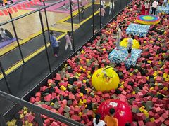 -嘿哟动霸CHUA·新潮玩运动娱乐中心·蹦床滑冰团建乐园