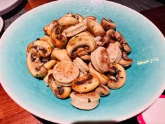 -MONICH牛排融合餐厅(和义大道购物中心店)