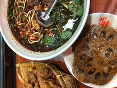 阿婆酥肉-爆炸头阿姨小四川正宗川味小吃(无任何分店)