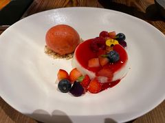意式奶冻配当季水果-Mercato莫卡多露台餐厅与酒吧(K11店)
