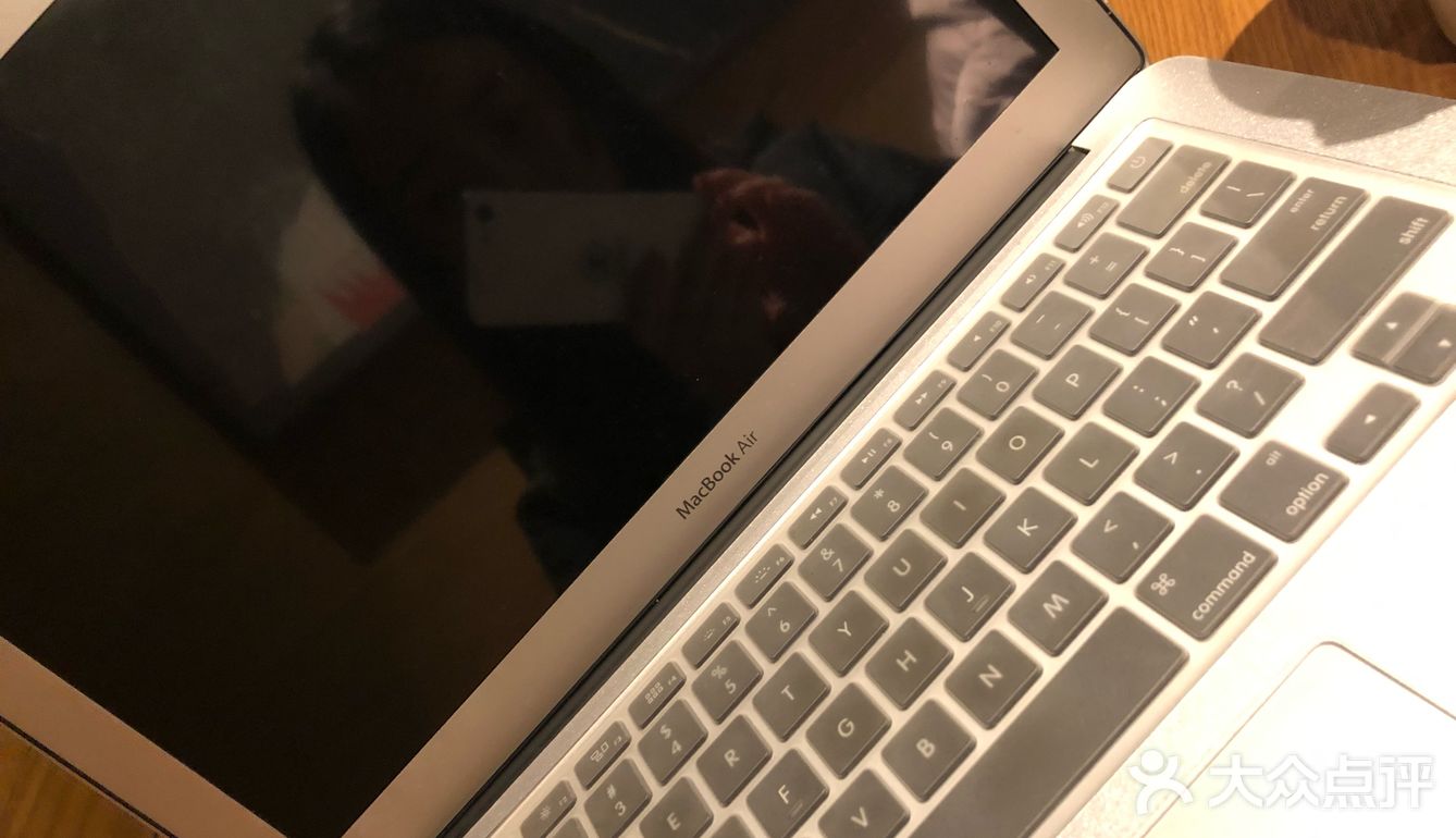 晚上有驻唱 喝酒比较多 比较热闹