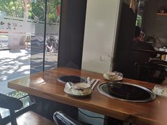 靠窗位-重庆鸡公煲·青锅花椒鱼(牡丹江路店)