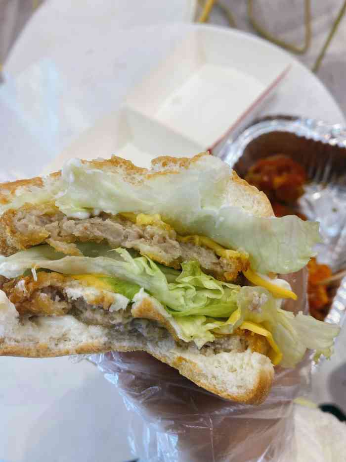 好食者猪扒包-"周日早上懒觉后点的外卖～天天向上弄得一个.