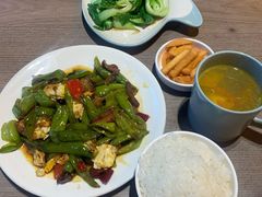 湖南煎蛋小炒肉-日进一片海.生腌海鲜火锅.宵夜烧烤(三里屯总店)