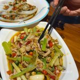 在解放碑！30年老店吃平价蹄花汤👅
