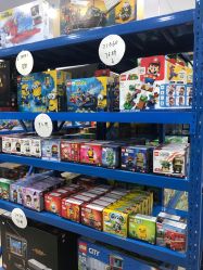-逝水玩具折扣店