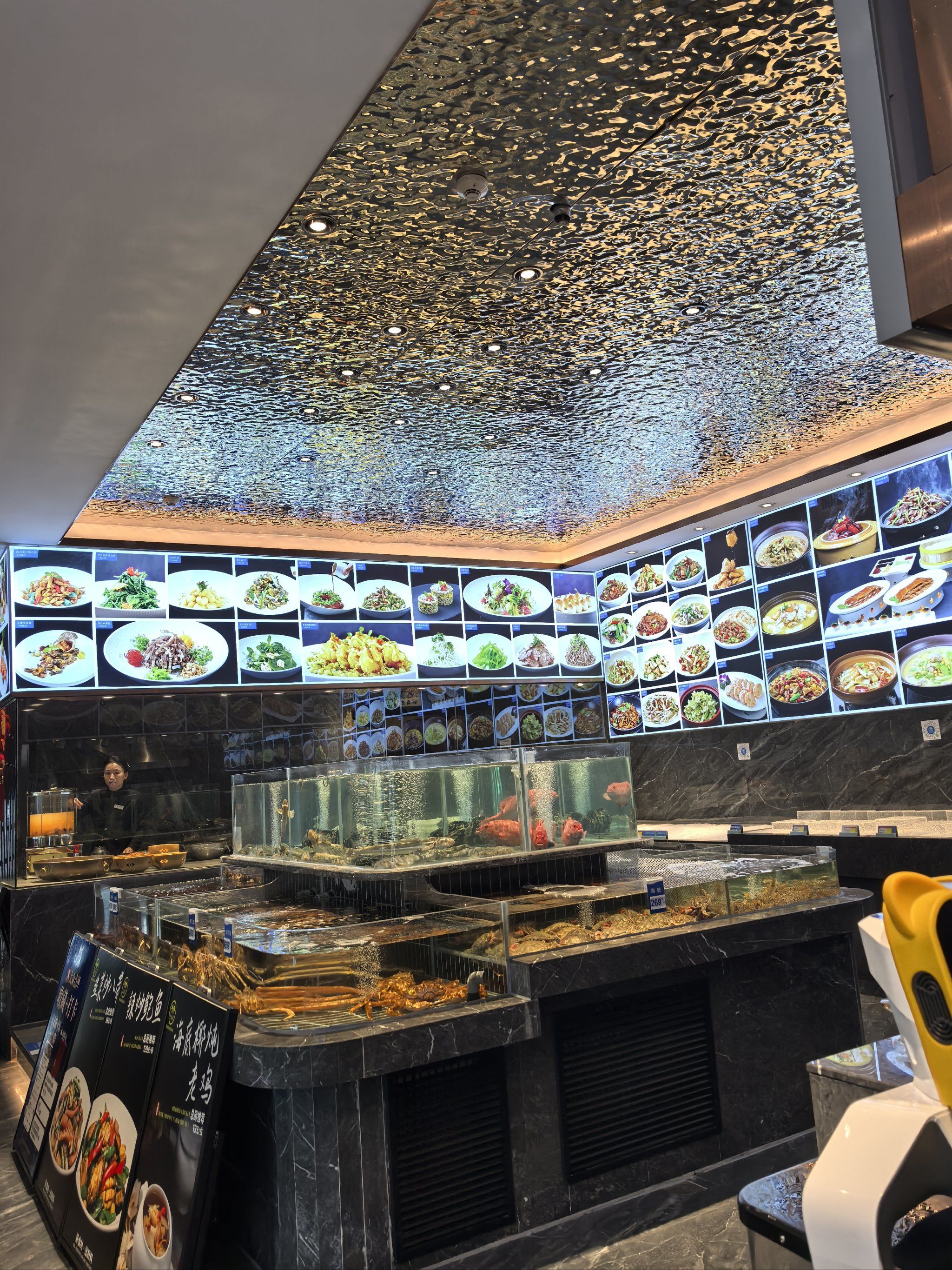 位置好找,环境不错,服务到位,家常菜品适