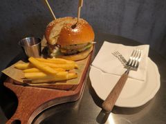 -三勾JJJ Burger&Coffee(梅溪湖店)