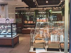 面包甜点陈列柜-巴黎贝甜(五月花广场店)