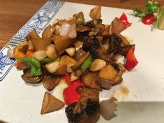 -云海肴·汽锅鸡·云南菜(天山百盛优客店)