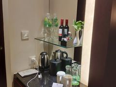 -上海虹桥君丽假日酒店(娄山关路地铁站店)
