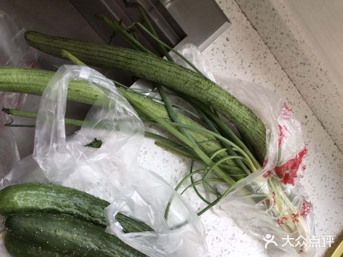 菜老包(曲阳菜市场店)水果黄瓜图片