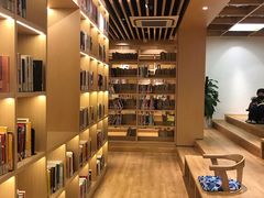 -漕河泾街道图书馆(漕河泾社区文化活动中心店)