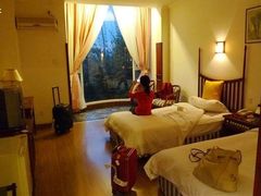 2号楼房内，天花板很高-世博花园酒店-自助餐厅(云南世博花园酒店店)