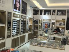 -美式眼镜·授权蔡司.依视路.尼康.豪雅.明月(人民广场店)