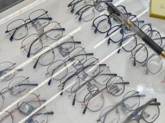-美式眼镜·授权蔡司.依视路.尼康.豪雅.明月(南翔印象城店)