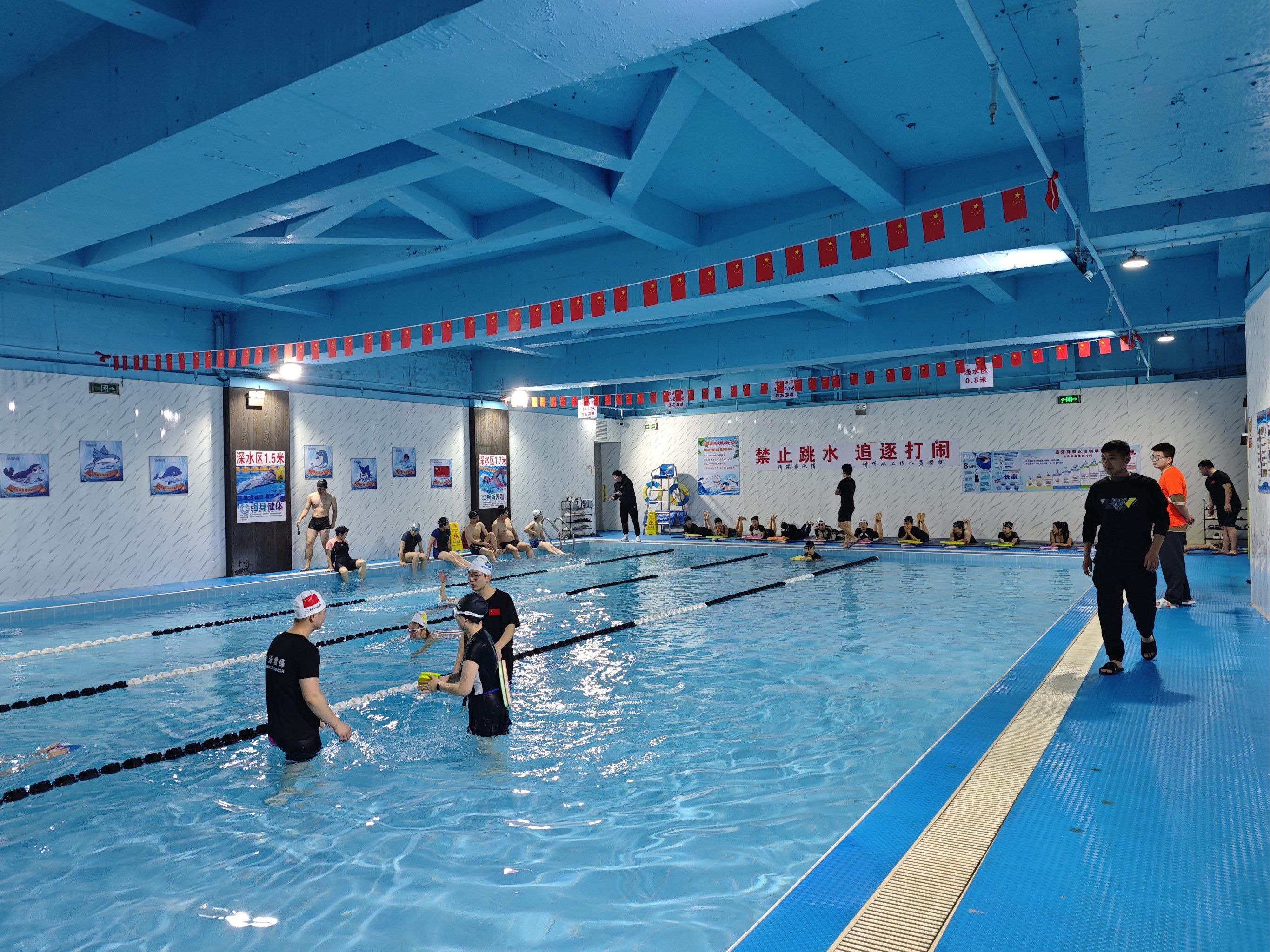 游泳课上的小进步,学游泳的,一对一,成课程都