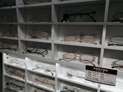 -视野联行眼镜•蔡司•依视路(温江店)