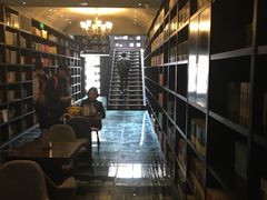 -钟书阁(松江泰晤士小镇店)