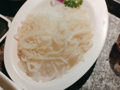 -老牌坊云南鱼豆花火锅(哈西万达店)
