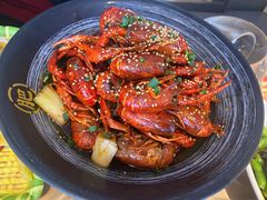 -肥肥虾庄·金牌油焖大虾(汉街SKP店)