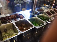 -鸿浩扒猪脚米线