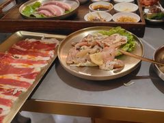 -围炉肉舍•炭烤活鳗•丹东海鲜烤肉(步行街店)