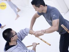 -菠萝格斗巴西柔术训练馆