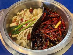鸳鸯锅-马路边边火锅串串(观前街店)