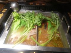 -老牌坊云南鱼豆花火锅(哈西万达店)