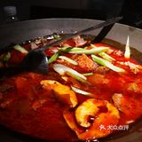话梅蚕豆味道确实不错。人挺多的，有卡座
