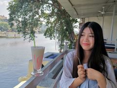 -Lake Shore Hotel & Restaurant