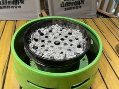 -山野的朋友露营炭火烤肉