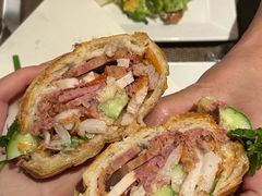 -Bánh Mì Huynh Hoa