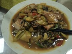 酸菜炒腩肉-桂花园农庄