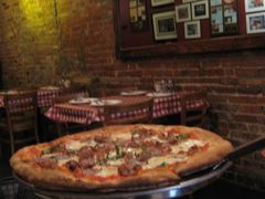 刚出炉的Pizza-Lombardi's Pizza