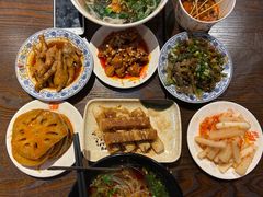 -爆炸头阿姨小四川正宗川味小吃(无任何分店)