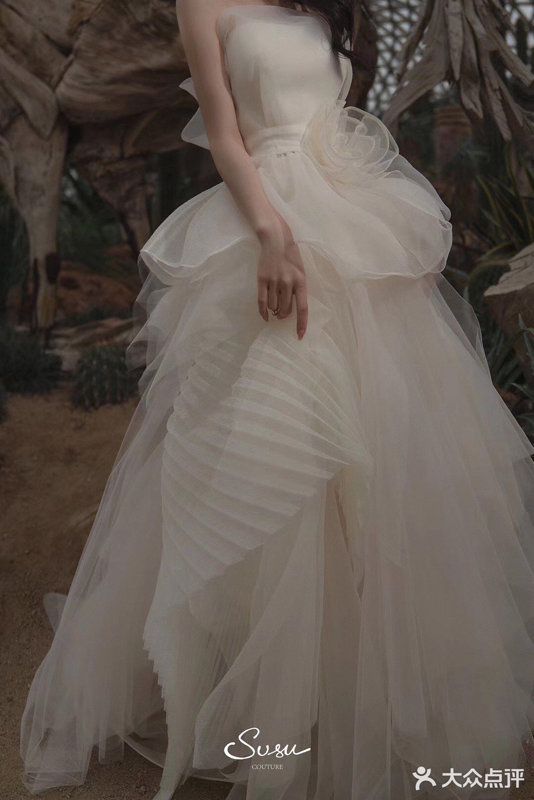 「初见黎明 碧波荡漾 且听风吟 清雅无匹」