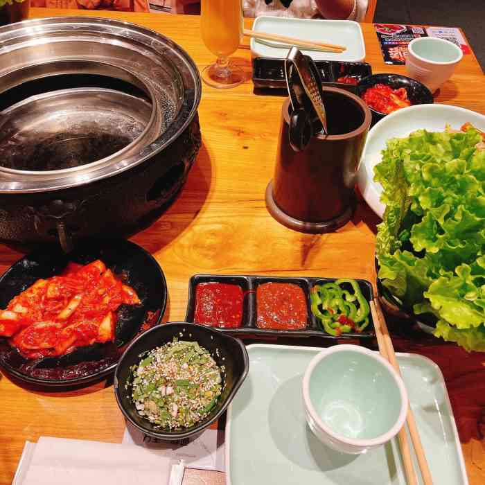 江原道和牛烤肉(怀柔店)-"门脸儿不大,11个人点了11份肉,加凉菜.