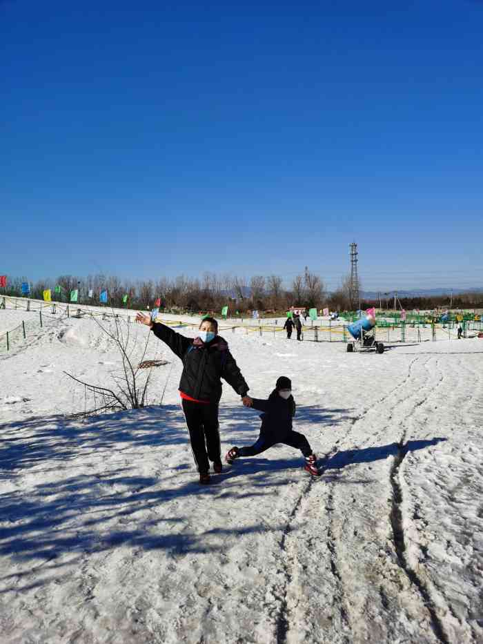 绿洲水乡养生园冰雪乐园