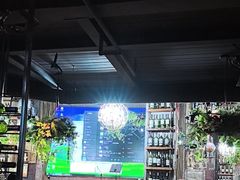-临界音乐酒馆·小龙虾·江湖菜(华熙LIVE·鱼洞店)