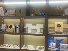 -三目眼镜·蔡司视觉合作店(青浦宝龙店)