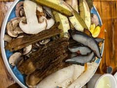 -菌之家·专业纯野生菌火锅·特色炒菌