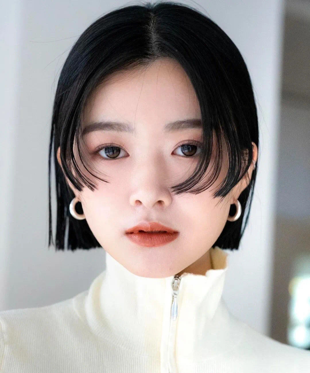 换个发型就堪比脱胎换骨,这款"经典的漫画头"是很好的一个选择,漫画头