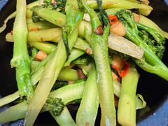 -阿瓦山寨·湘菜现炒·剁椒鱼头王(咸阳总店)
