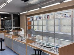 -无奔眼镜·蔡司·依视路授权店(朝阳大悦城店)