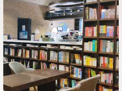 -钟书阁(松江泰晤士小镇店)