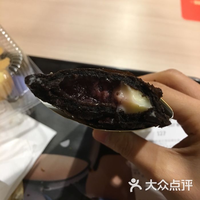 麦当劳黑森林派图片