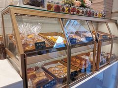 面包甜点陈列柜-朱迪小铺.半糖奶油蛋糕(海汇港店)