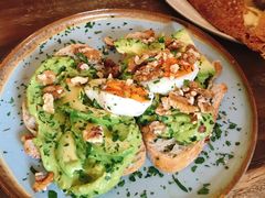 牛油果煮蛋吐司-RAC BAR(安福路店)